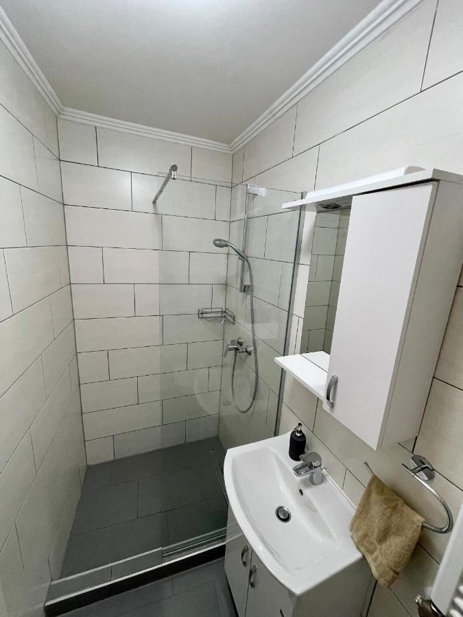 Like 1 Apartment
